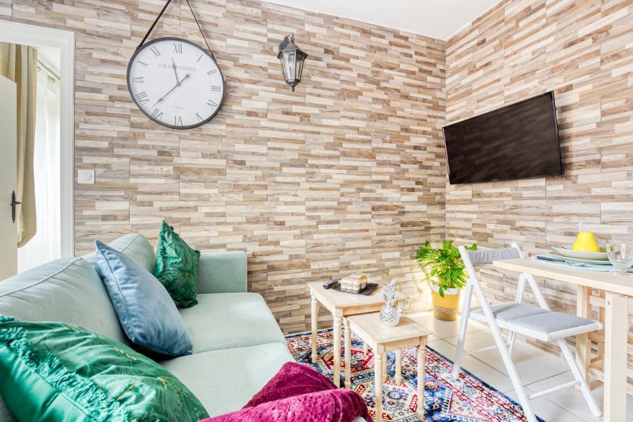 Ferienwohnung Rer C A 4 Minutes A Pieds Chateau De Versailles 15 Minutes A Pied Exterior foto