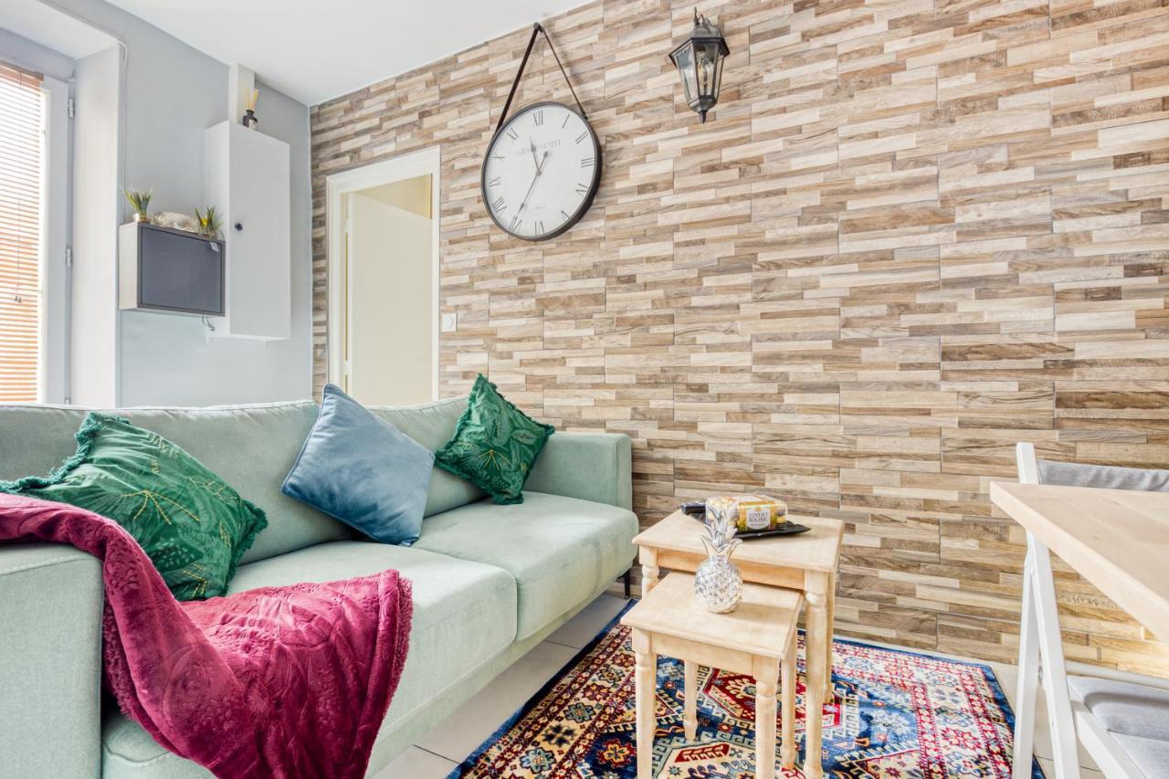 Ferienwohnung Rer C A 4 Minutes A Pieds Chateau De Versailles 15 Minutes A Pied Exterior foto