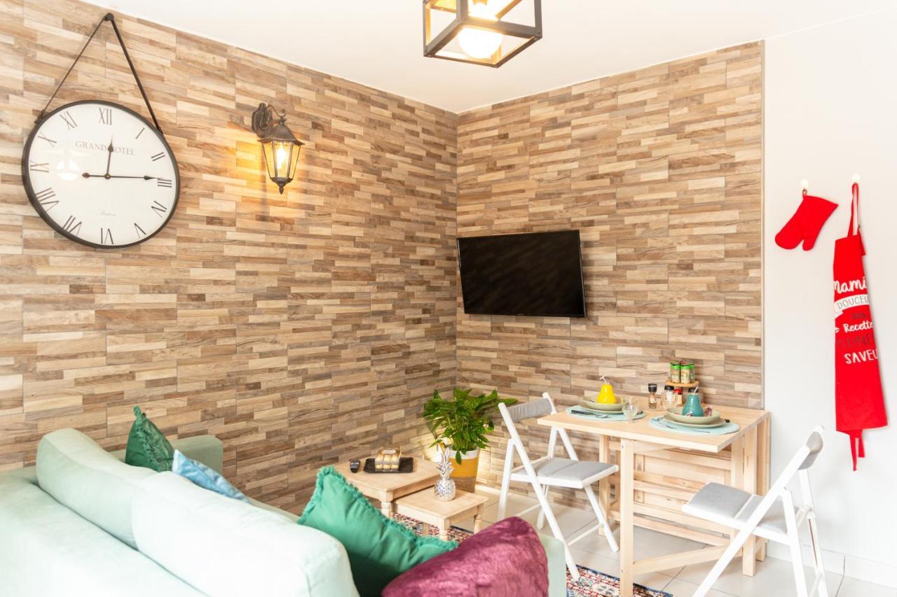 Ferienwohnung Rer C A 4 Minutes A Pieds Chateau De Versailles 15 Minutes A Pied Exterior foto